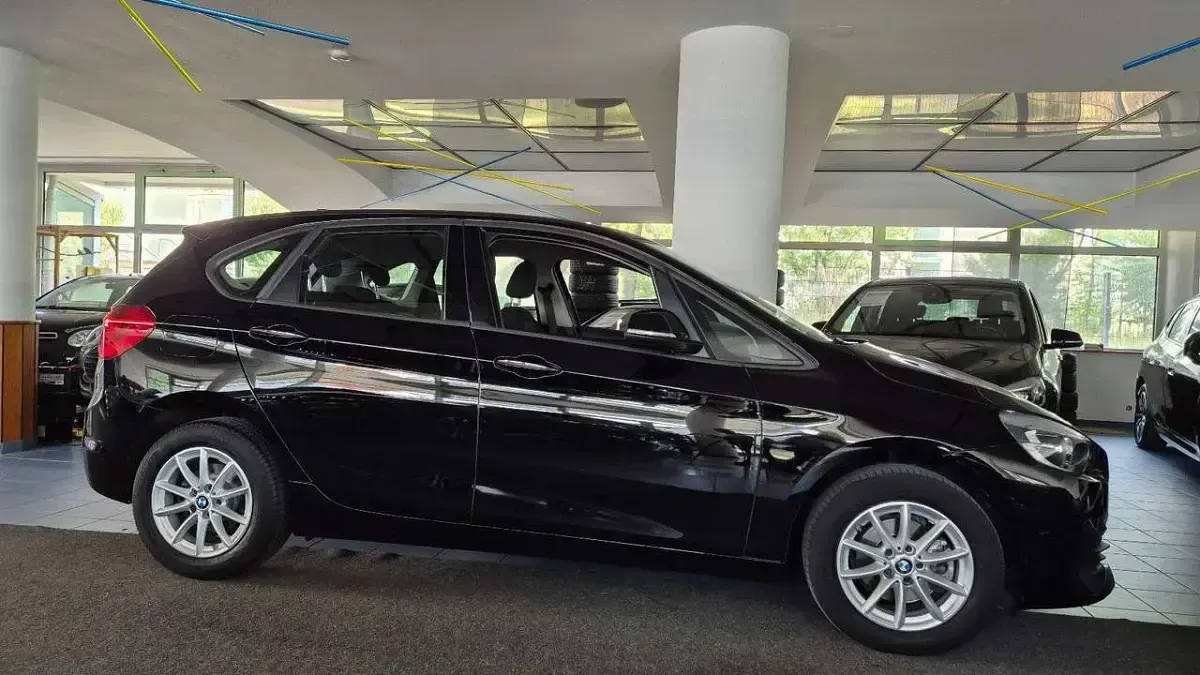 Gebraucht BMW 218 140 PS (102 kW) 2018 Schwarz ii/bonnet fluid black Van / Kleinbus
