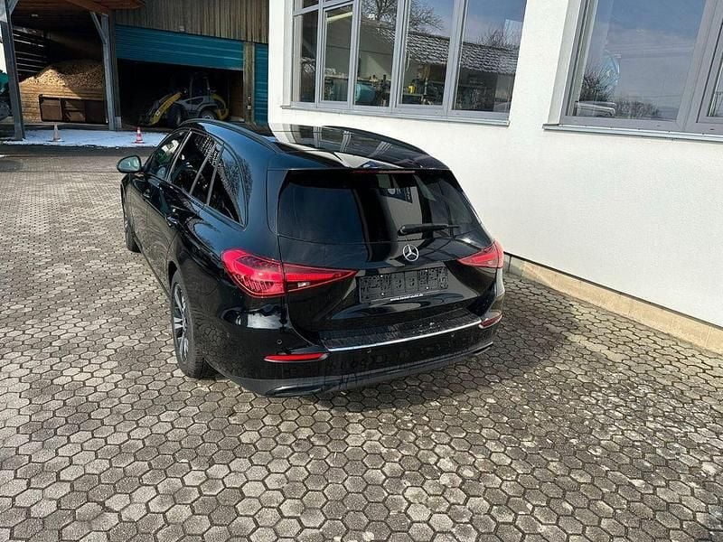 Gebraucht Mercedes C220 197 PS (144 kW) 2023 Schwarz Kombi