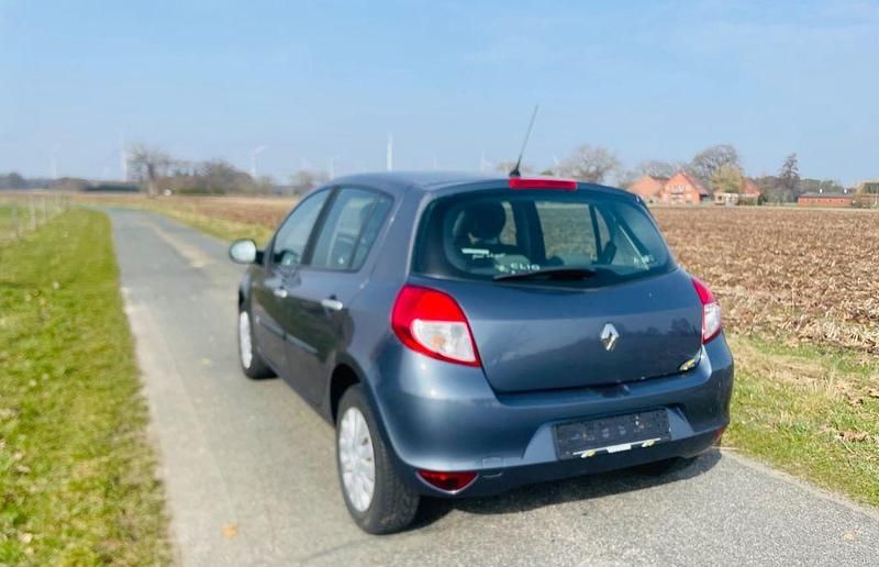 Gebraucht Renault Clio II Expression 75 PS (55 kW) 2009 Grau Limousine