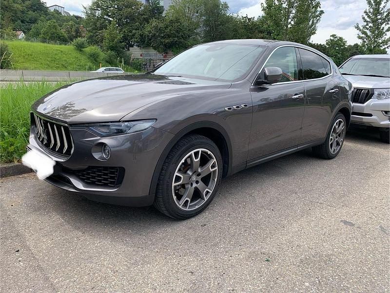 Grau Gebraucht 2017 Maserati Levante SUV | 35.950 € - Bild 1/4
