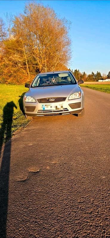 Silber Gebraucht 2006 Ford Focus Kombi | 950 € (Superpreis) - Bild 1/4