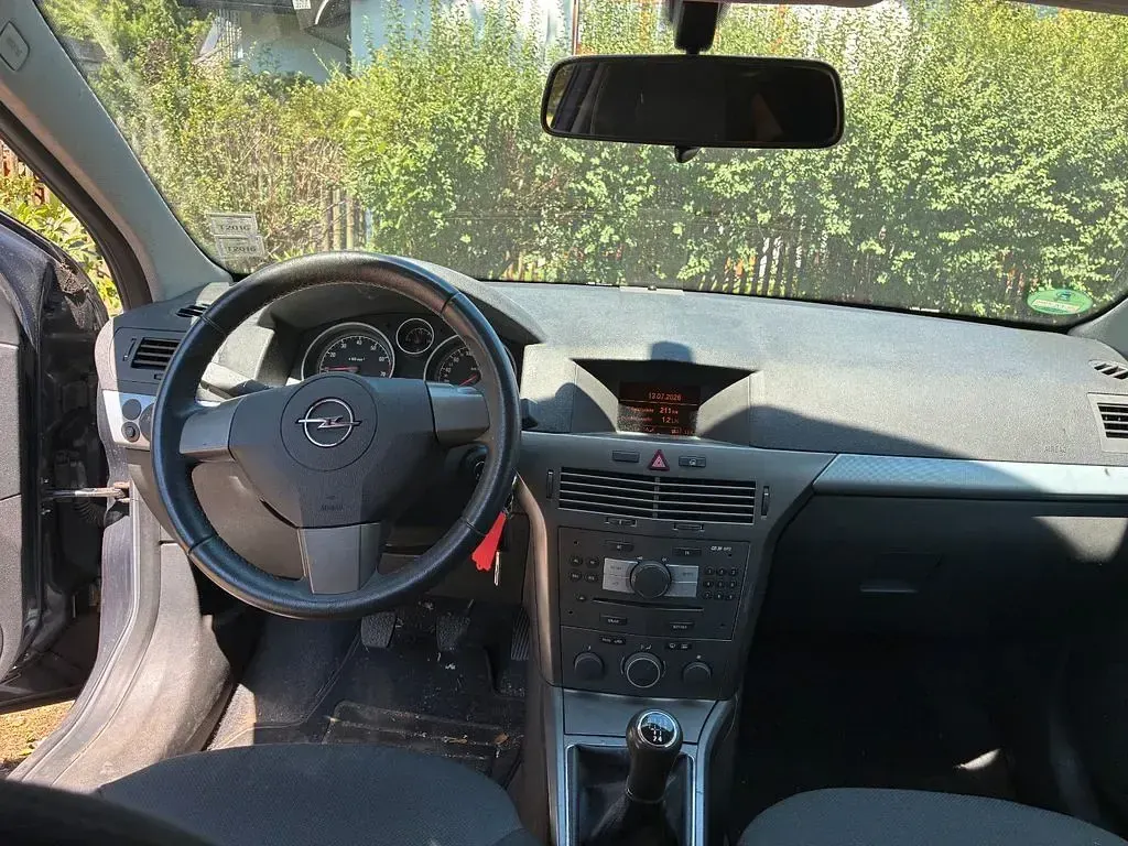 Gebraucht Opel Astra GTC Edition+ 140 PS (102 kW) 2006 Grau Limousine