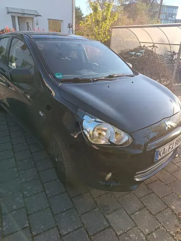 Gebraucht Mitsubishi Space Star Diamant Edition 71 PS (52 kW) 2014 Schwarz Van / Kleinbus