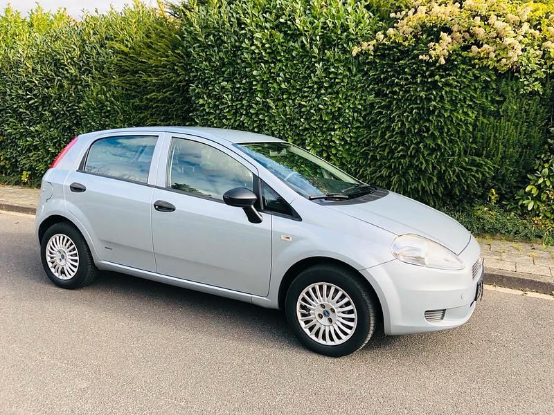 Silber Gebraucht 2008 Fiat Grande Punto Kleinwagen | 2.690 € (Fairer Preis) - Bild 1/4