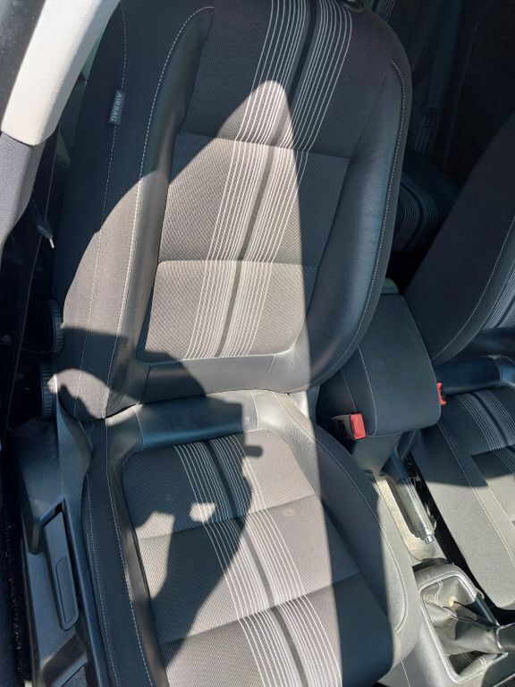 Blau Gebraucht 2013 VW Golf Plus Trendline Van / Kleinbus | 6.199 € (Fairer Preis) - Bild 1/4