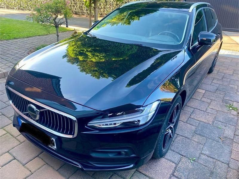 Schwarz Gebraucht 2020 Volvo V90 Momentum Kombi | 26.400 € (Fairer Preis) - Bild 1/4