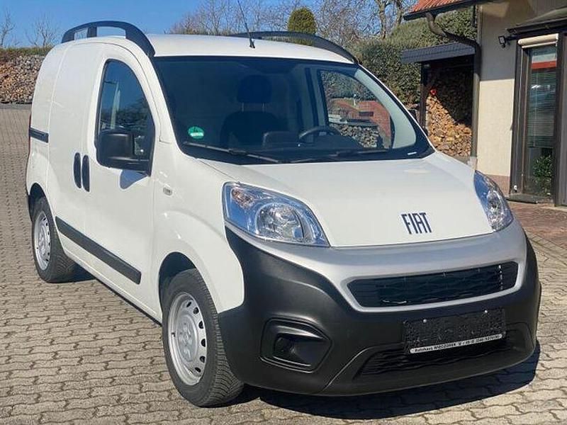 Gebraucht Fiat Fiorino 80 PS (58 kW) 2023 Weiß Van / Kleinbus
