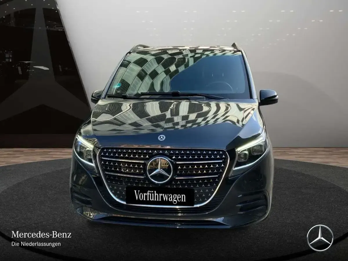 Gebraucht Mercedes V300 AMG 237 PS (174 kW) 2025 Grau Van / Kleinbus