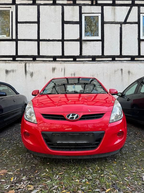 Rot Gebraucht 2011 Hyundai i20 Edition+ Kleinwagen | 3.450 € (Fairer Preis) - Bild 1/4