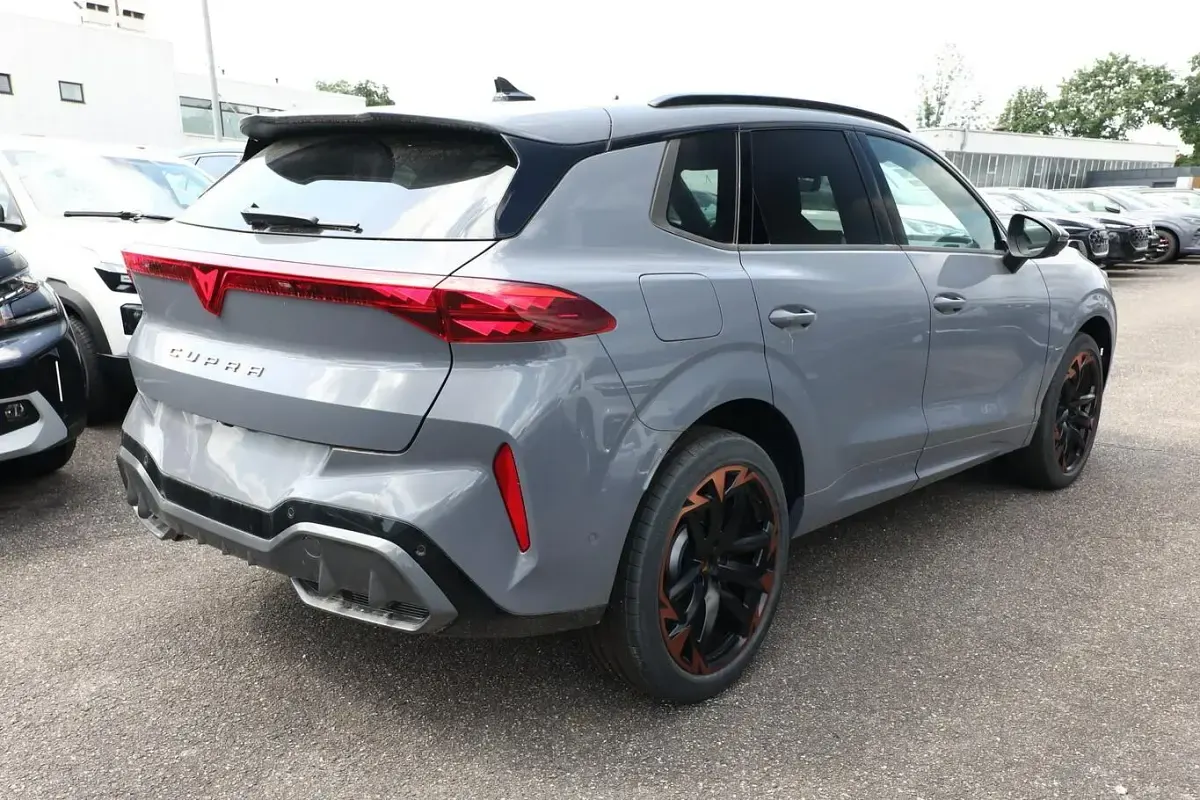Neu Cupra Terramar VZ 265 PS (194 kW) 2026 Graphene grau SUV