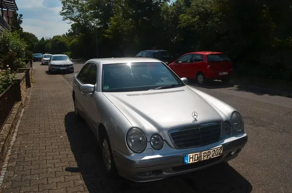 Gebraucht Mercedes E220 Elegance 143 PS (105 kW) 2000 Silber Limousine