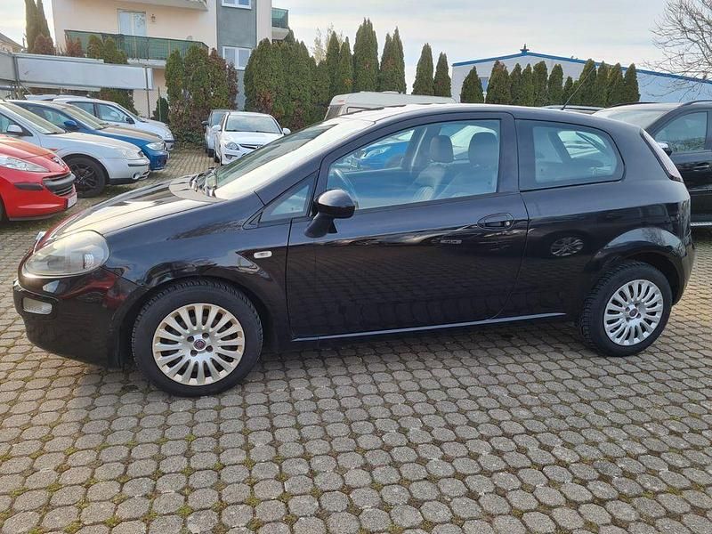 Gebraucht Fiat Punto Active 77 PS (56 kW) 2011 Schwarz Kleinwagen