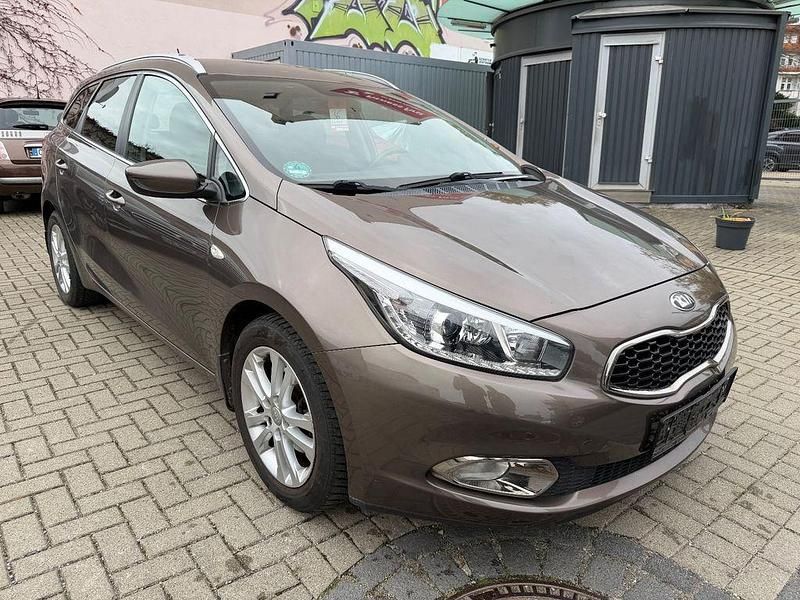 Braun Gebraucht 2013 Kia Ceed Sportswagon Kombi | 5.990 € (Fairer Preis) - Bild 1/4