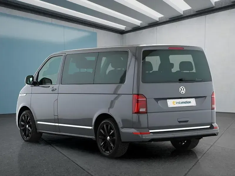 Gebraucht VW Multivan 204 PS (150 kW) 2022 Grau Van / Kleinbus