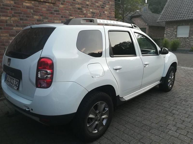 Weiß Gebraucht 2017 Dacia Duster Prestige SUV | 7.900 € (Fairer Preis) - Bild 1/4