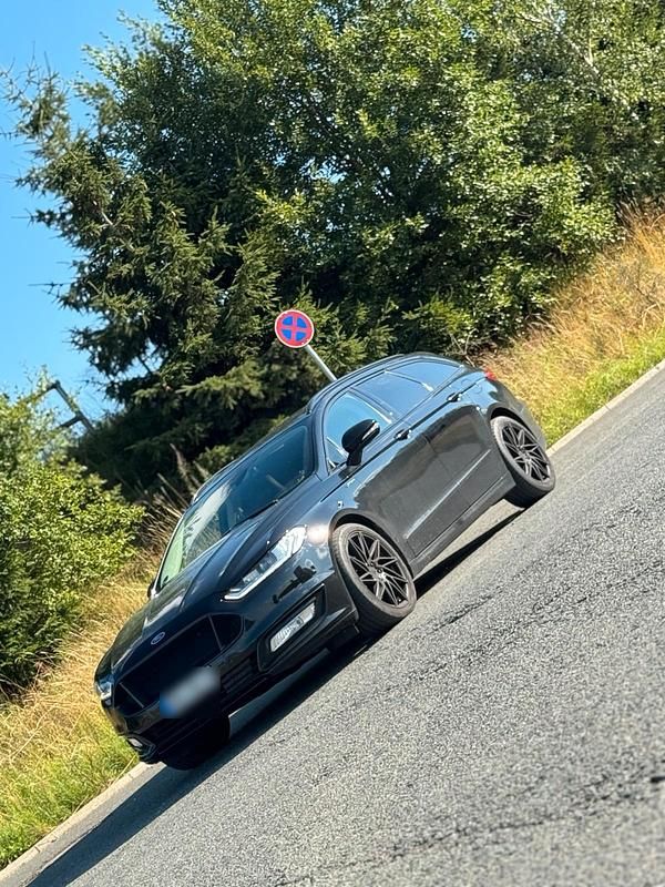 Gebraucht Ford Mondeo Vignale 211 PS (155 kW) 2016 Schwarz Kombi