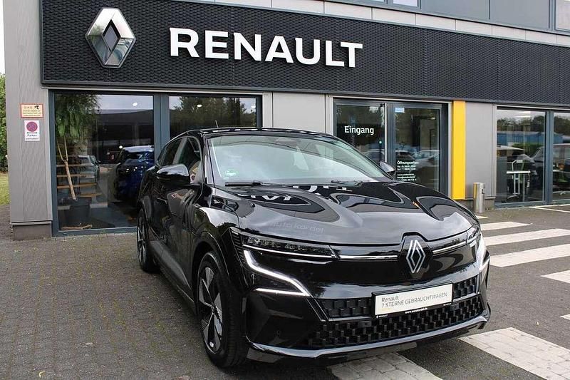 Black pearl schwarz Gebraucht 2023 Renault Mégane Evolution Limousine | 31.990 € (Etwas zu teuer) - Bild 1/4