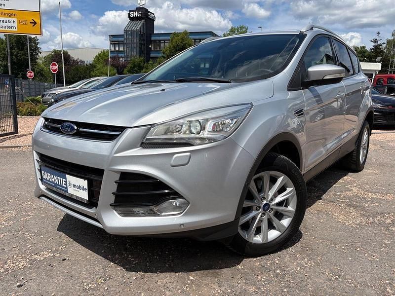 Silber Gebraucht 2015 Ford Kuga Titanium SUV | 9.999 € (Guter Preis) - Bild 1/4