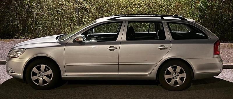 Gebraucht Skoda Octavia Ambiente 122 PS (89 kW) 2011 Silber Kombi