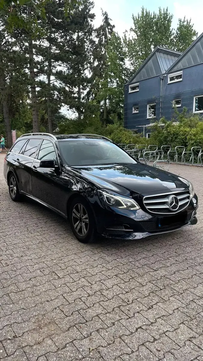 Gebraucht Mercedes E220 Avantgarde 170 PS (125 kW) 2015 Schwarz Kombi