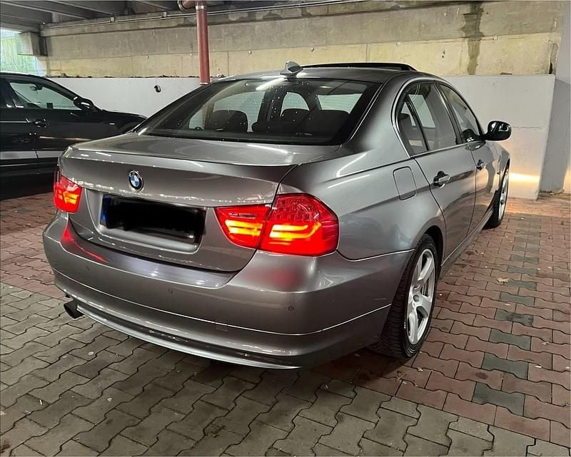 Gebraucht BMW 320 184 PS (135 kW) 2011 Grau Limousine