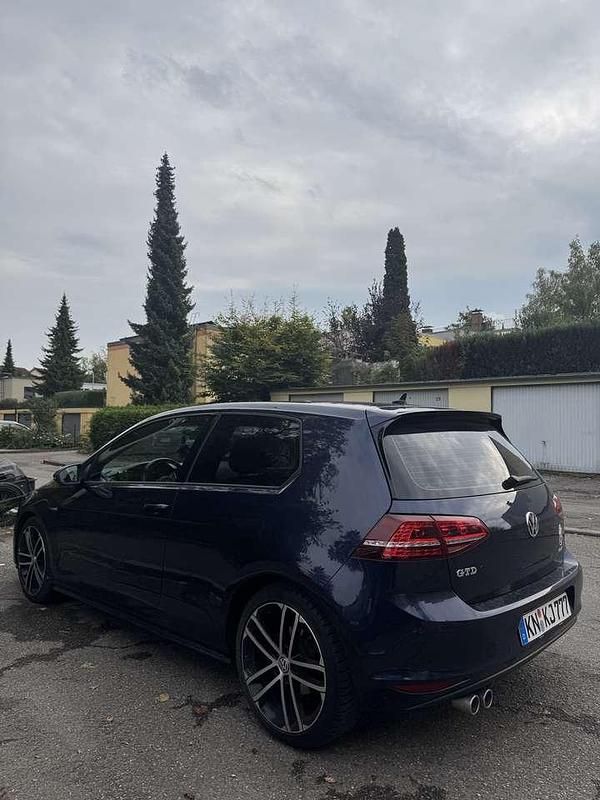Blau Gebraucht 2015 VW Golf VII GTD Kleinwagen | 13.849 € (Fairer Preis) - Bild 1/4