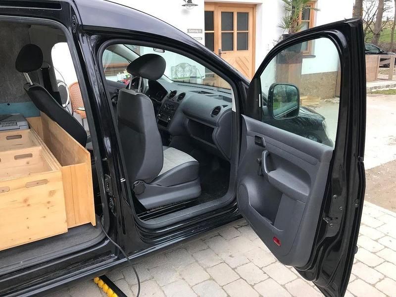 Gebraucht VW Caddy Maxi 102 PS (75 kW) 2011 Schwarz Van / Kleinbus