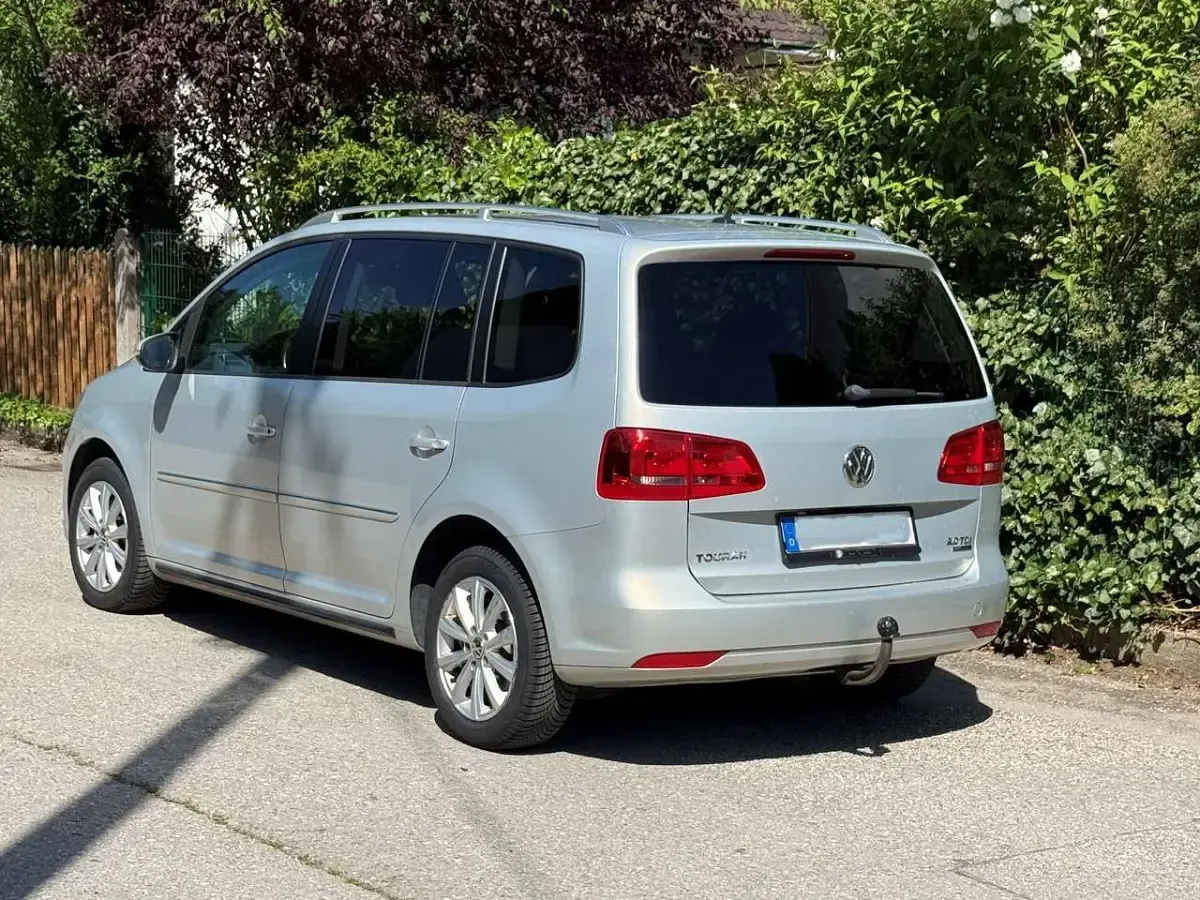 Gebraucht VW Touran Highline 140 PS (102 kW) 2011 Silber Van / Kleinbus