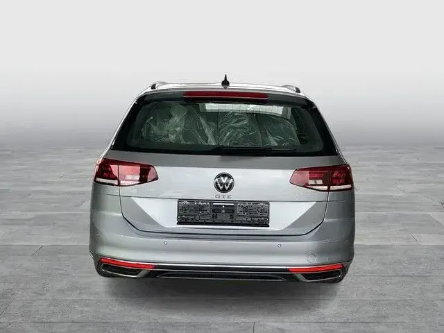 Gebraucht VW Passat GTE 218 PS (160 kW) 2021 Pyritsilber metallic (metallic) Kombi