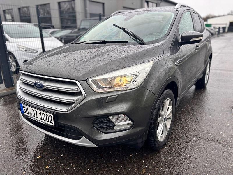 Gebraucht Ford Kuga 150 PS (110 kW) 2018 Grau SUV