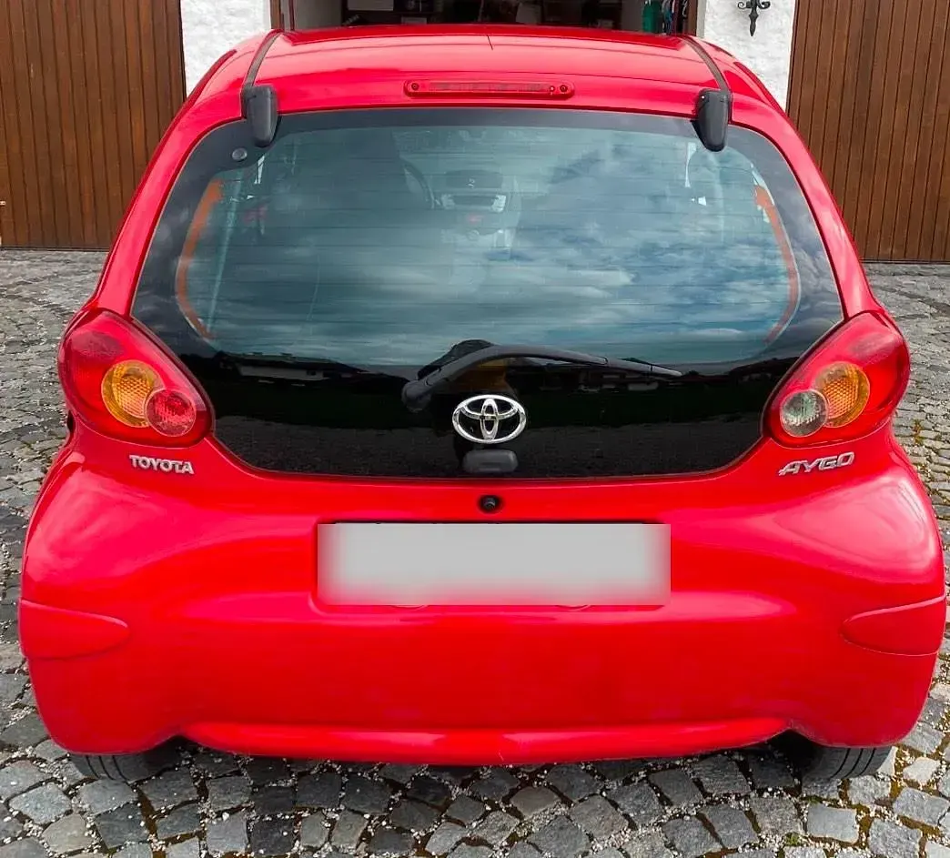 Gebraucht Toyota Aygo 68 PS (50 kW) 2006 Rot Kleinwagen