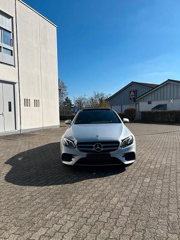 Gebraucht Mercedes E350 258 PS (189 kW) 2016 Grau Limousine