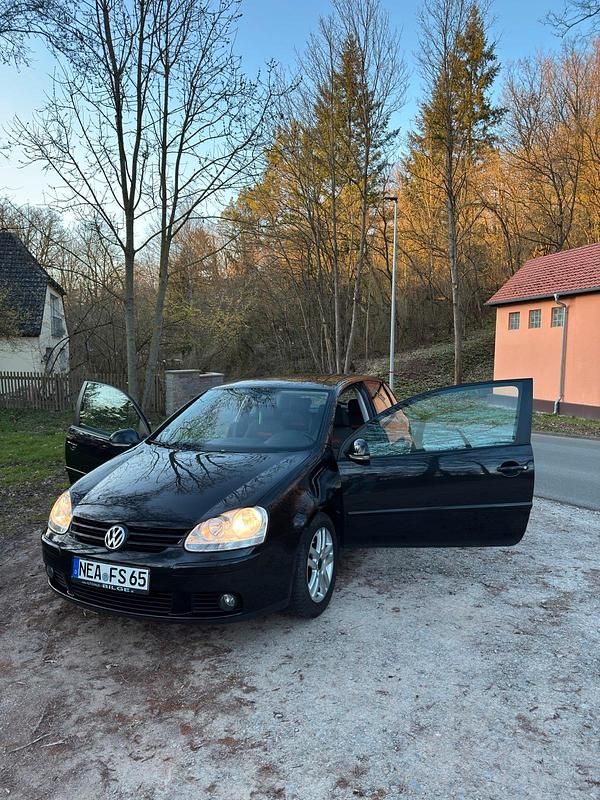 Schwarz Gebraucht 2006 VW Golf V Coupé | 999 € (Guter Preis) - Bild 1/4
