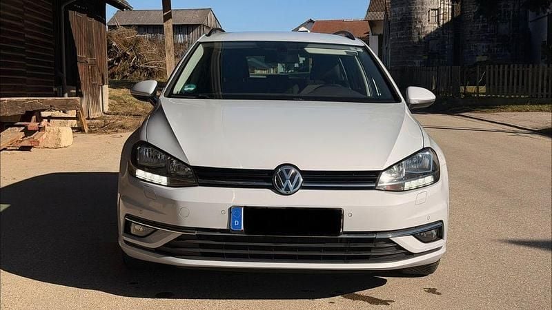 Gebraucht VW Golf VII 125 PS (91 kW) 2017 Weiß Limousine