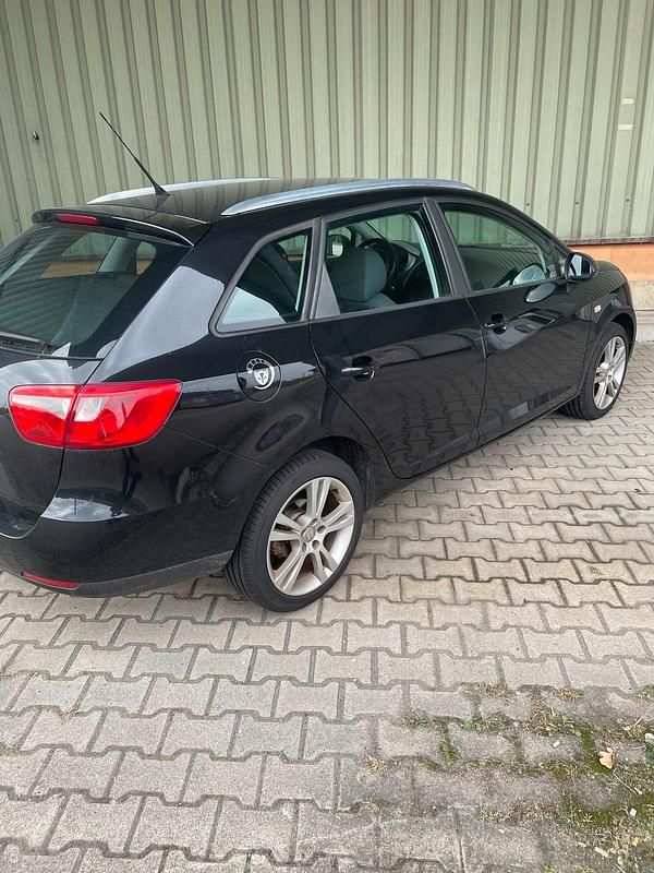 Schwarz Gebraucht 2010 Seat Ibiza ST Kombi | 7.000 € - Bild 1/4