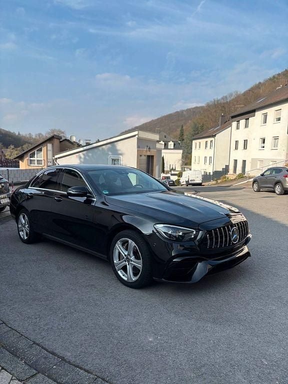 Gebraucht Mercedes E220 194 PS (142 kW) 2021 Schwarz Limousine