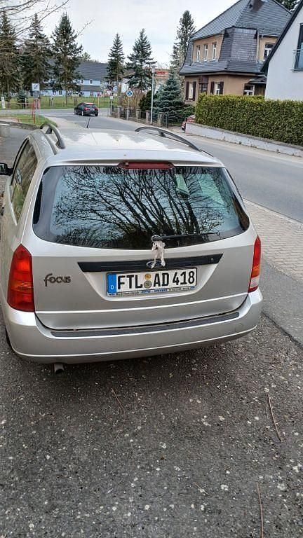 Second-hand Ford Focus Ambiente 75 CP (55 kW) 2000 Gri Berlinǎ