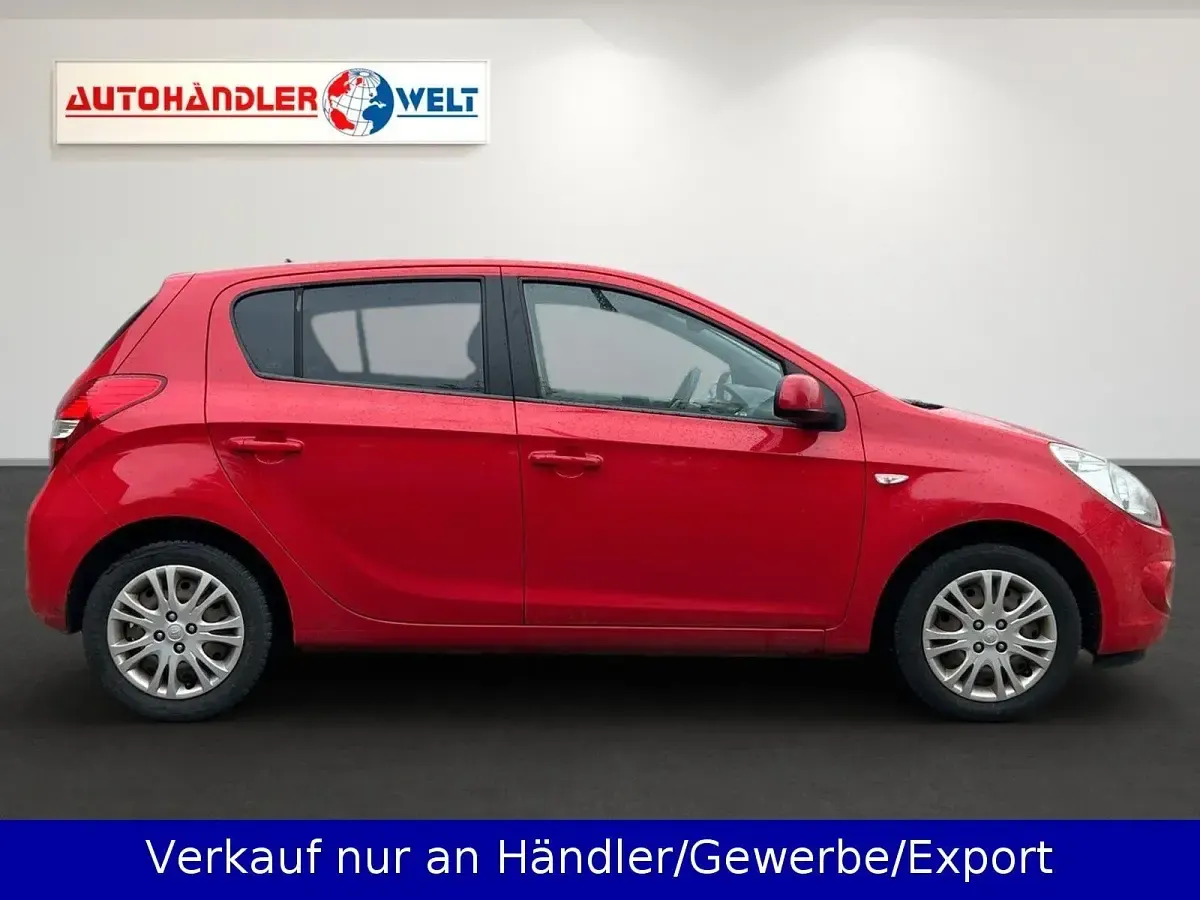 Gebraucht Hyundai i20 101 PS (74 kW) 2010 Electric red Kleinwagen