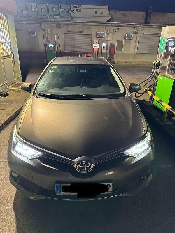 Beige Gebraucht 2017 Toyota Auris Kombi | 9.000 € (Fairer Preis) - Bild 1/4