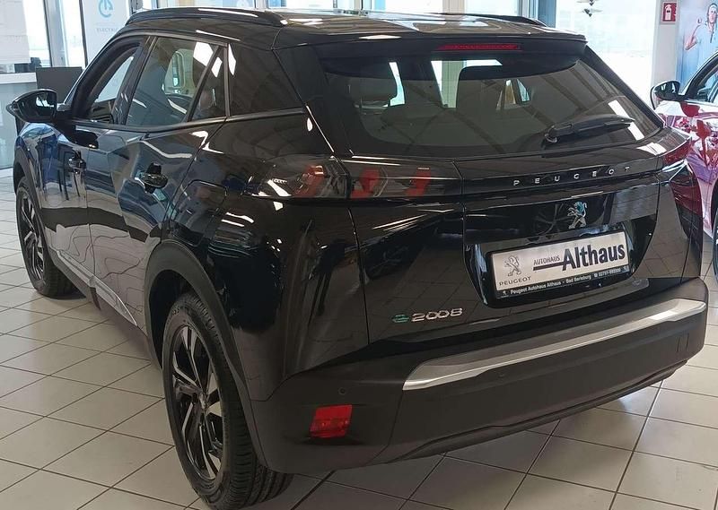 Gebraucht Peugeot e-2008 Allure 100 kW (136 PS) 2020 Noir onyx SUV