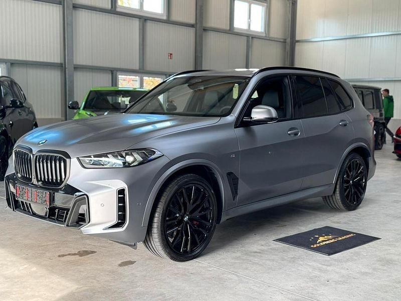Grau Neu 2025 BMW X5 M Sport SUV | 132.089 € - Bild 1/4