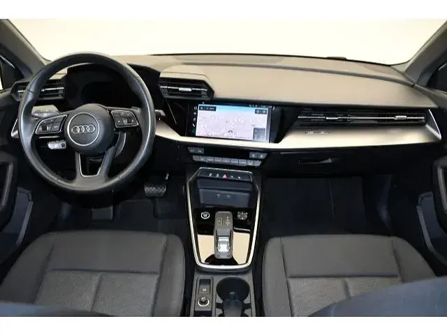 Używany Audi A3 150 KM (110 kW) 2023 Biały Sedan/Limuzyna