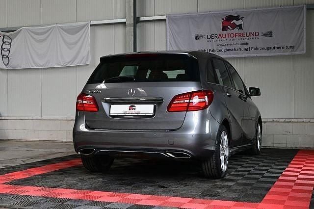 Gebraucht Mercedes B200 136 PS (100 kW) 2016 Grau Van / Kleinbus