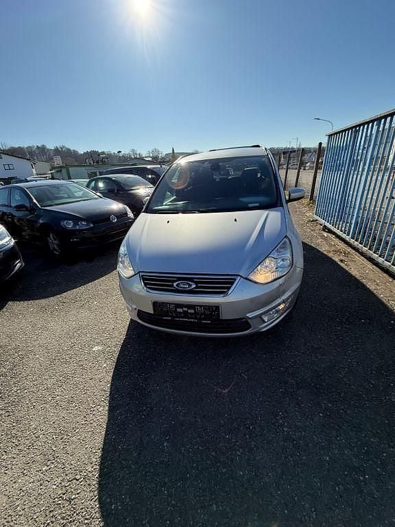 Gebraucht Ford Galaxy Trend 140 PS (102 kW) 2013 Silber Van / Kleinbus