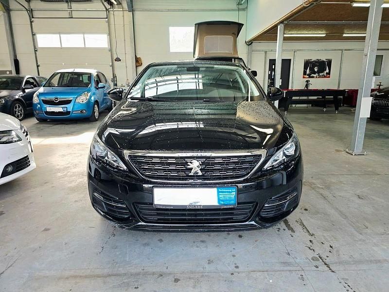 Gebraucht Peugeot 308 Active 102 PS (75 kW) 2020 Schwarz Limousine