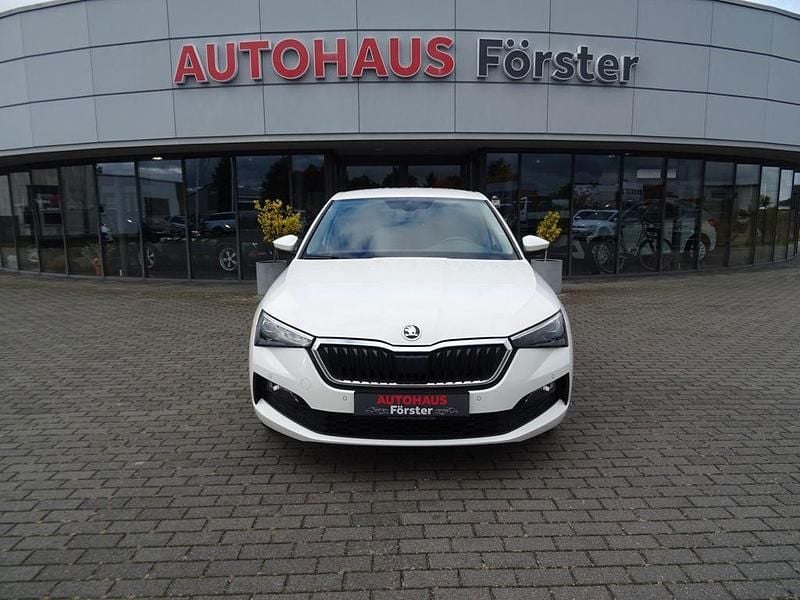 Weiß Gebraucht 2021 Skoda Scala Style Kleinwagen | 17.490 € (Fairer Preis) - Bild 1/4