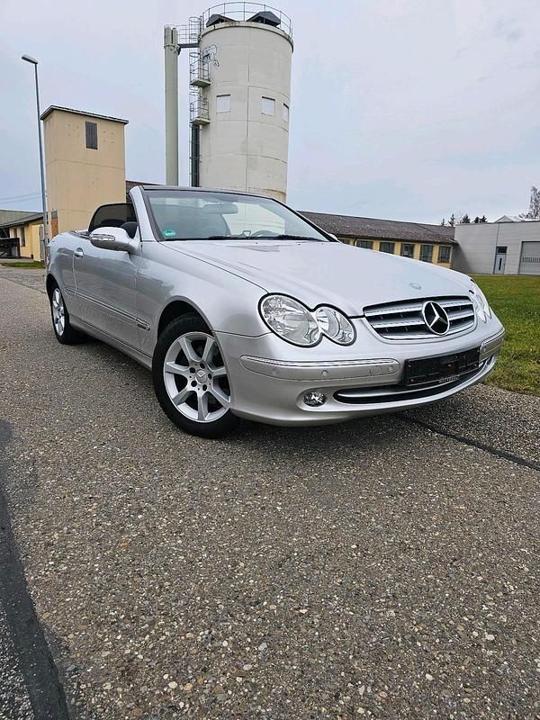 Silber Gebraucht 2005 Mercedes CLK200 Cabrio | 8.999 € (Fairer Preis) - Bild 1/4