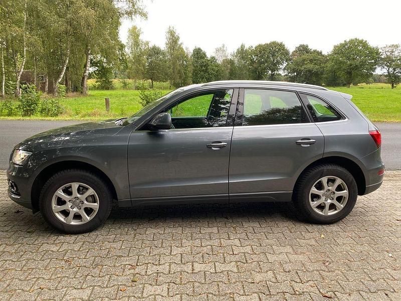 Grau Gebraucht 2015 Audi Q5 Ambiente SUV | 13.800 € (Superpreis) - Bild 1/4