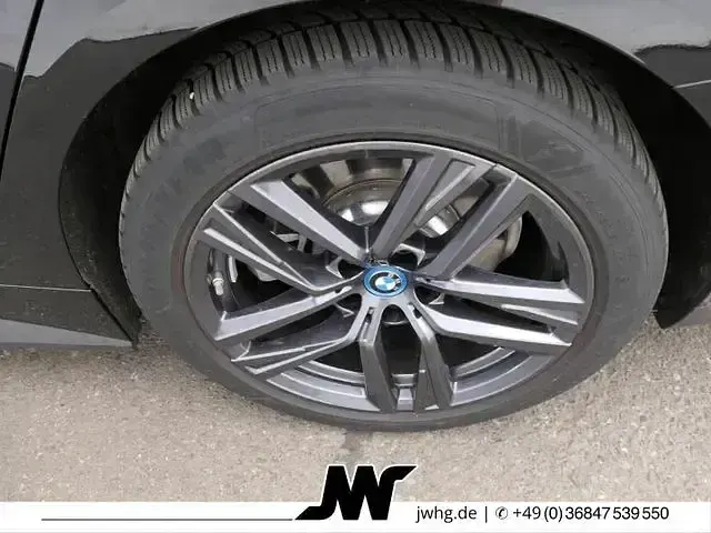 Gebraucht BMW i4 Sport Line 250 kW (340 PS) 2023 Black sapphire metallic Limousine