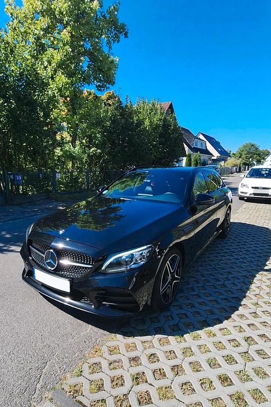 Schwarz Gebraucht 2020 Mercedes C300 AMG line Kombi | 26.850 € (Guter Preis) - Bild 1/4